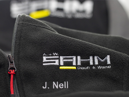 Bestickte Fleecejacke mit Logo