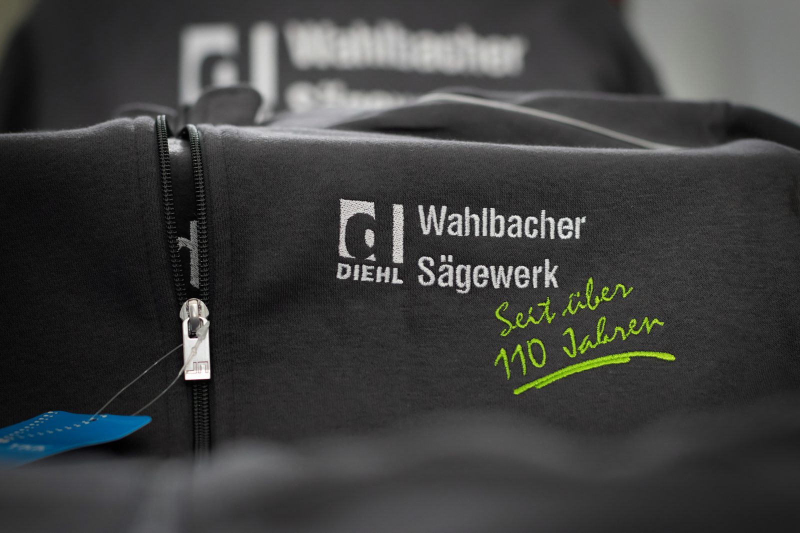Bestickte Firmenjacken Diehl Sägewerk Wahlbacher zum 110-jährigen Jubiläum
