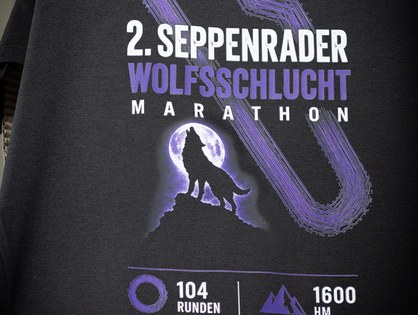 Bedrucktes Cool-Dry-Laufshirt f&uuml;r den 2. Seppenrader Wolfsschlucht Marathon