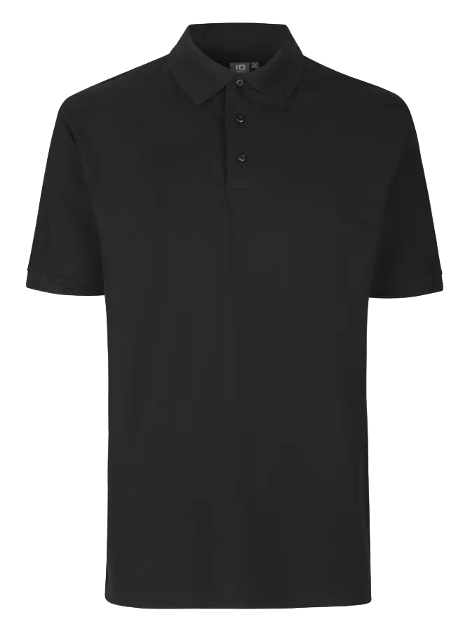 Schwarzes Poloshirt von vorn mit Markierung an der Stelle der Bruststickerei